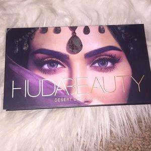 Huda beauty desert dusk palette. NEW!!